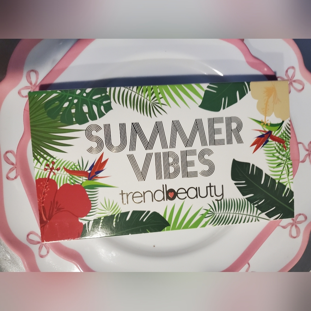 Trend Beauty Summer Vibes Palette NWT
